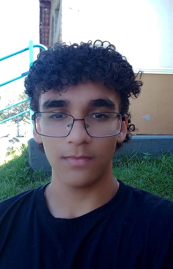 Uma imagem do prota farmando muita AURA